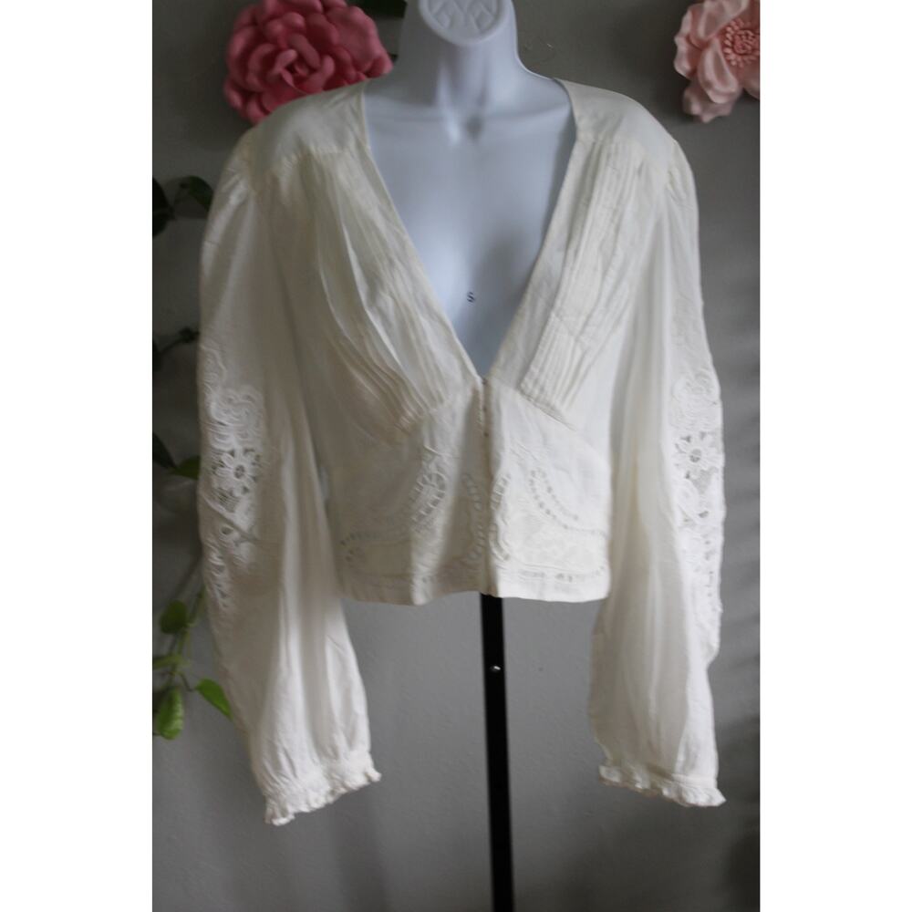 FARM Rio White Embroidered Lace Cropped Blouse Size L| NWT | MSRP $176 - Picture 16 of 16